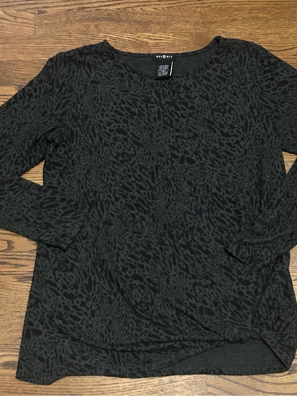 Black Fall Animal-Print Long-Sleeve Tee twist 0152